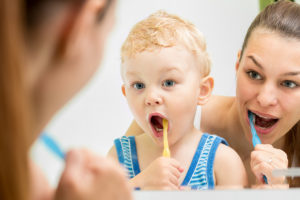 Mother-Teaching-Kid-Teeth-Brush-teeth